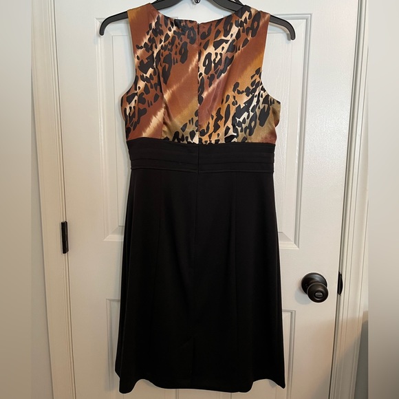 Roz & Ali size 16 animal print form fitting sleeveless dress. - Picture 3 of 5